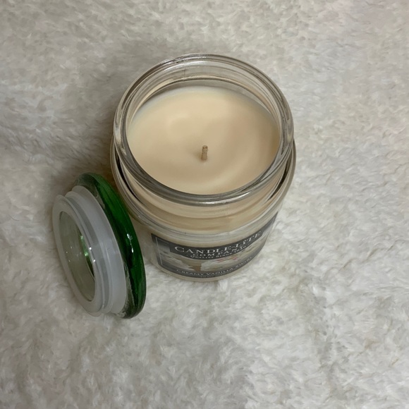 🆕CANDLE-LITE 18oz Large Glass Jar Candle Vanilla - Picture 4 of 7